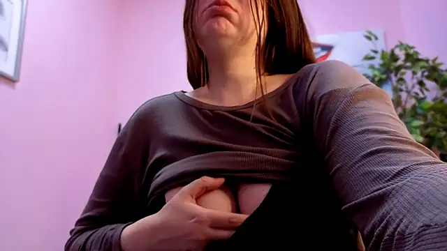 Snapshot of BattyMoll chatting on March 2026 03:44:02 PM BattyMoll online show from March 2026 03:44:02 PM