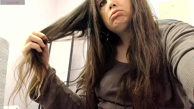 Snapshot of BattyMoll chatting on April 2026 03:45:01 PM BattyMoll online show from April 2026 03:45:01 PM