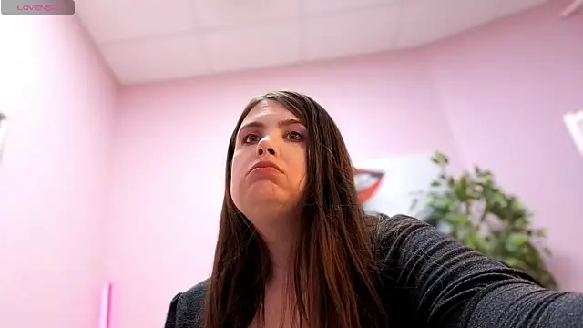 Snapshot of BattyMoll chatting on April 2026 03:50:02 PM BattyMoll online show from April 2026 03:50:02 PM