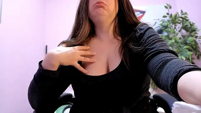 Snapshot of BattyMoll chatting on April 2026 08:53:01 PM BattyMoll online show from April 2026 08:53:01 PM