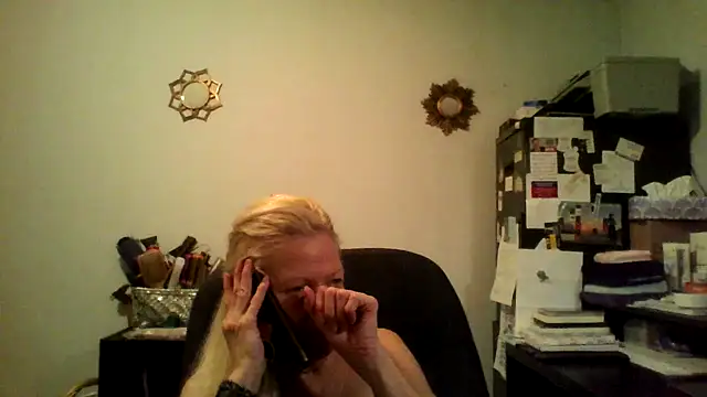 Snapshot of XTRAHORNYONE chatting on October 2025 04:12:01 AM XTRAHORNYONE online show from October 2025 04:12:01 AM