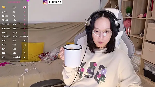 aliiiiiina online show from March 2025 12:39:01 AM