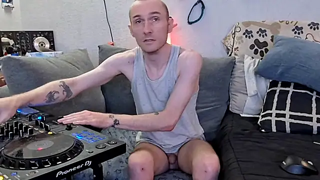 pyrowuff online show from February 2026 09:52:02 AM