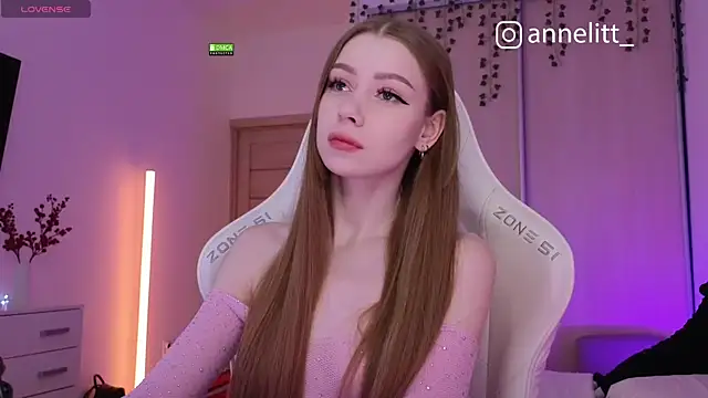 Snapshot of Annelitt chatting on December 2025 08:14:01 PM Annelitt online show from December 2025 08:14:01 PM