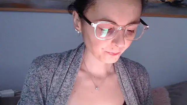 cleophee online show from April 2026 05:46:02 AM