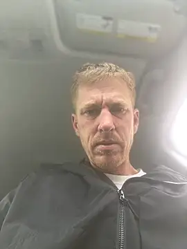 Snapshot of Dgamestrong chatting on April 2026 04:19:01 PM Dgamestrong online show from April 2026 04:19:01 PM