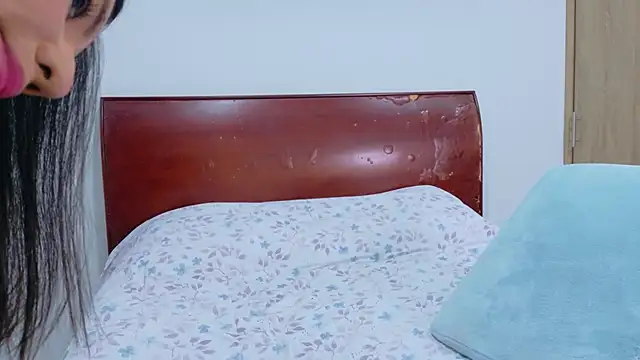 Snapshot of Steph_F chatting on October 2025 04:01:02 AM Steph F online show from October 2025 04:01:02 AM