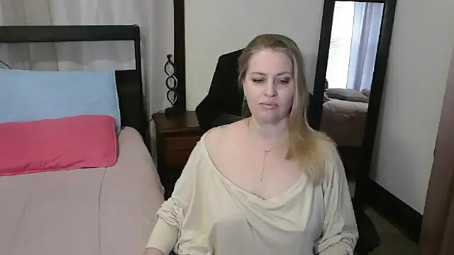 Snapshot of HollieBim chatting on March 2026 01:25:01 PM HollieBim online show from March 2026 01:25:01 PM