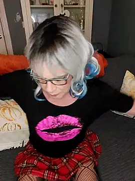 juniperberi29 online show from October 2025 09:55:02 PM