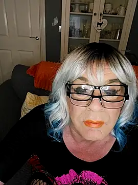 juniperberi29 online show from October 2025 09:31:01 PM