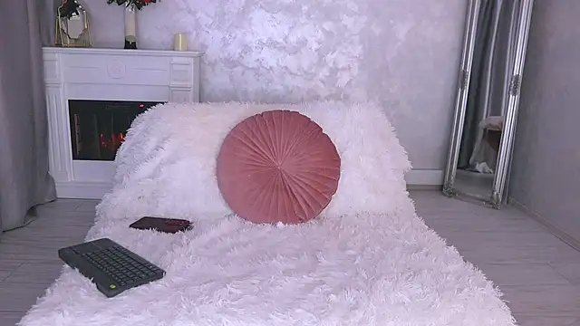 Snapshot of Michelle90u chatting on November 2025 05:35:02 PM Michelle90u online show from November 2025 05:35:02 PM