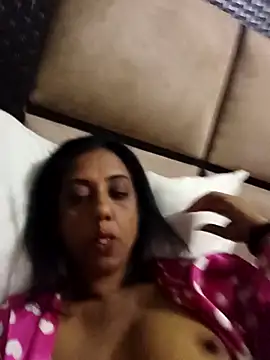 Mahi4luv online show from October 2025 11:24:01 PM