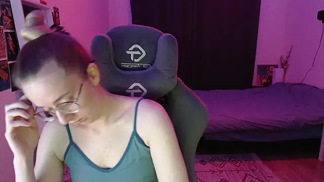 Snapshot of AnabelFrel chatting on April 2026 12:04:01 AM AnabelFrel online show from April 2026 12:04:01 AM