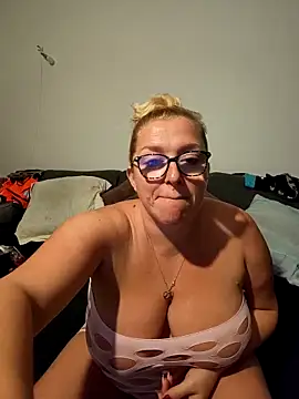 winniess40 online show from November 2025 03:51:01 AM