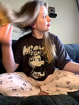 AlisaWhite online show from December 2025 04:24:01 PM