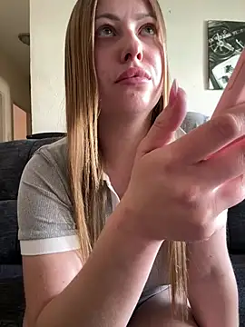 Snapshot of AlisaWhite chatting on May 2026 01:30:02 PM AlisaWhite online show from May 2026 01:30:02 PM