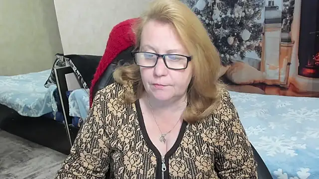 Snapshot of Frau_Marta chatting on December 2025 08:04:02 PM Frau Marta online show from December 2025 08:04:02 PM