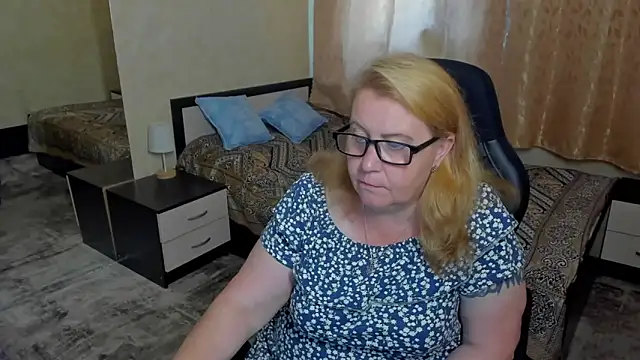 Snapshot of Frau_Marta chatting on June 2026 01:03:01 PM Frau Marta online show from June 2026 01:03:01 PM