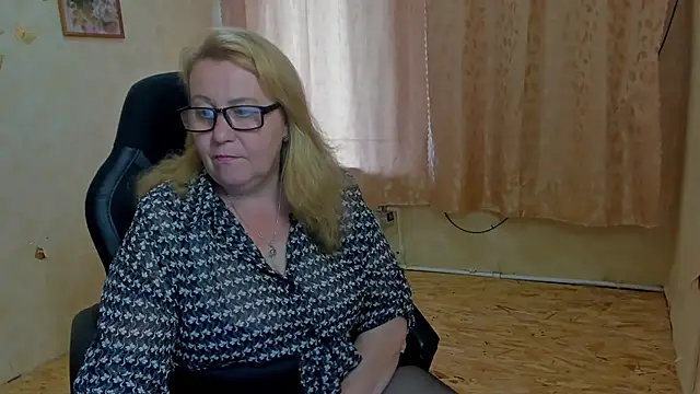 Snapshot of Frau_Marta chatting on July 2026 12:55:01 PM Frau Marta online show from July 2026 12:55:01 PM