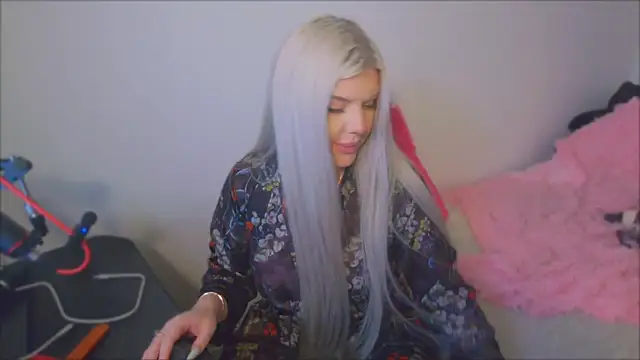 ParadiseRose online show from November 2025 04:05:01 AM