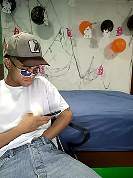 Snapshot of pinedasex777 chatting on October 2025 06:24:01 AM pinedasex777 online show from October 2025 06:24:01 AM