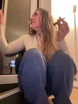 Snapshot of chloetease chatting on December 2024 11:39:02 PM chloetease online show from December 2024 11:39:02 PM