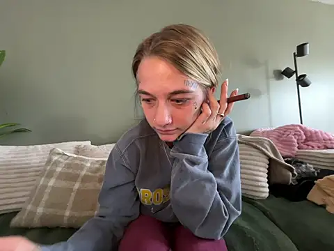 chloetease online show from February 2026 07:04:02 PM