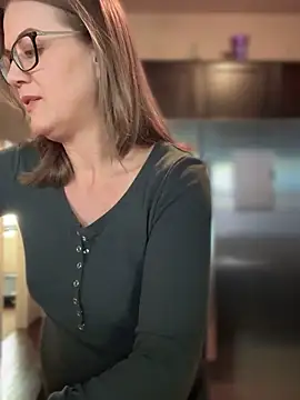 Snapshot of MaiseKnox chatting on November 2025 09:59:01 PM MaiseKnox online show from November 2025 09:59:01 PM