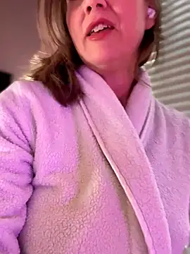 Snapshot of MaiseKnox chatting on November 2025 10:15:02 PM MaiseKnox online show from November 2025 10:15:02 PM