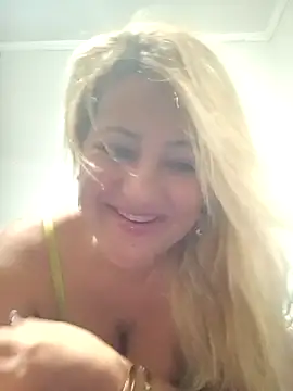 Snapshot of vivifernades chatting on April 2026 03:28:02 PM vivifernades online show from April 2026 03:28:02 PM