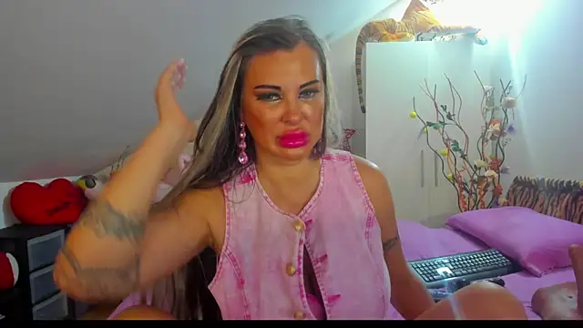 Snapshot of Raffaelababy chatting on September 2025 11:43:01 AM Raffaelababy online show from September 2025 11:43:01 AM