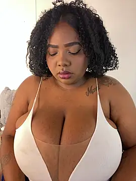 Snapshot of angelGgold chatting on July 2026 12:31:01 PM angelGgold online show from July 2026 12:31:01 PM