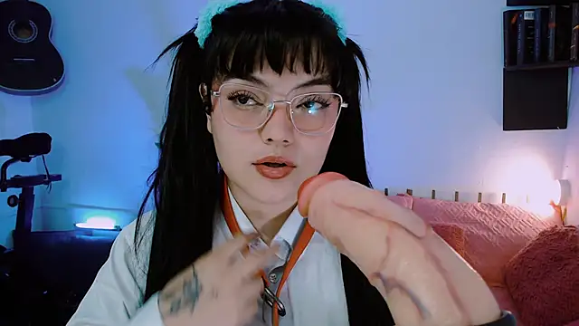 alexa11  online show from February 2025 03:39:01 PM