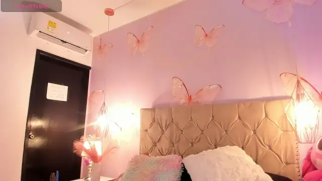 Snapshot of Vivi_prinncess chatting on April 2026 03:13:02 AM Vivi prinncess online show from April 2026 03:13:02 AM