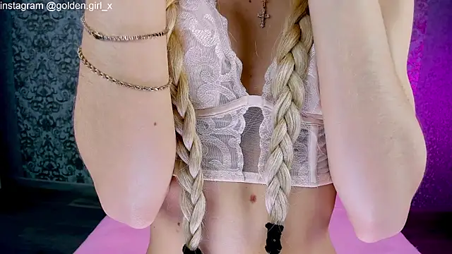 Akilla Queen online show from November 2025 01:44:01 AM