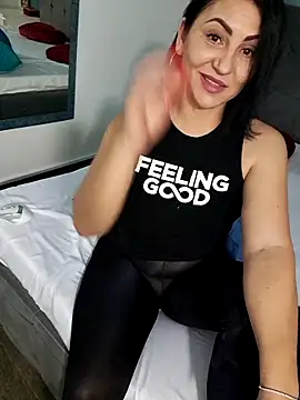 Snapshot of charrlote_love chatting on March 2026 02:32:01 PM charrlote love online show from March 2026 02:32:01 PM