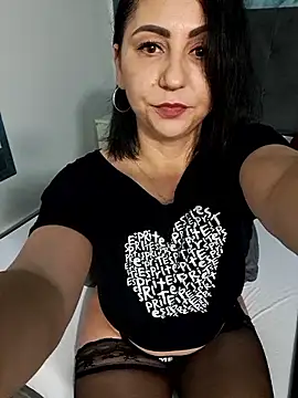 Snapshot of charrlote_love chatting on April 2026 03:27:01 PM charrlote love online show from April 2026 03:27:01 PM