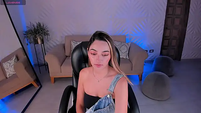 Snapshot of MelissaMoore_ chatting on January 2025 04:20:01 AM MelissaMoore online show from January 2025 04:20:01 AM