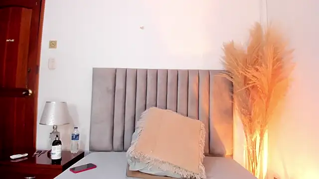 Snapshot of AGATHAA_WHITE chatting on March 2025 11:41:01 AM AGATHAA WHITE online show from March 2025 11:41:01 AM