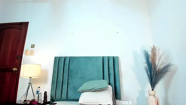 Snapshot of AGATHAA_WHITE chatting on March 2025 02:44:01 PM AGATHAA WHITE online show from March 2025 02:44:01 PM