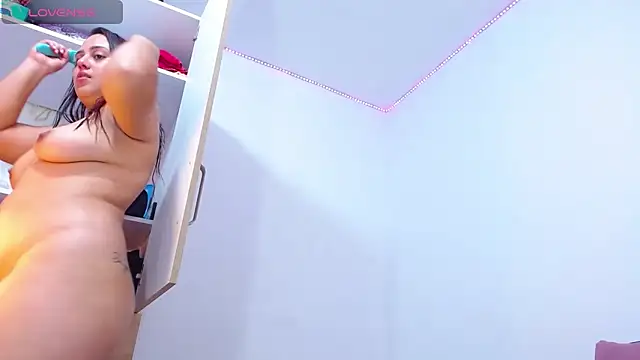 Snapshot of Luciana0226 chatting on March 2025 09:53:02 PM Luciana0226 online show from March 2025 09:53:02 PM