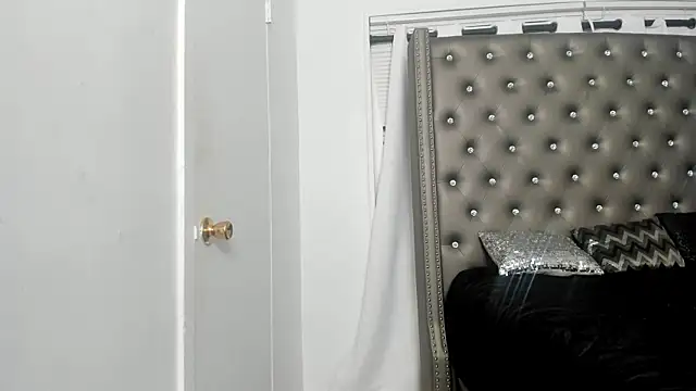 Snapshot of SashaMalone chatting on December 2024 09:40:02 AM SashaMalone online show from December 2024 09:40:02 AM