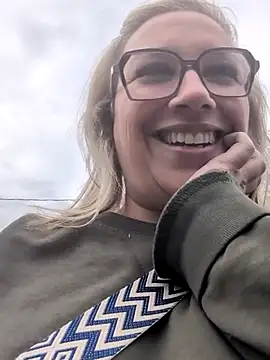 Snapshot of Canadian_BBW chatting on April 2026 11:35:02 PM Canadian BBW online show from April 2026 11:35:02 PM