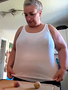 Snapshot of Canadian_BBW chatting on April 2026 07:47:01 PM Canadian BBW online show from April 2026 07:47:01 PM