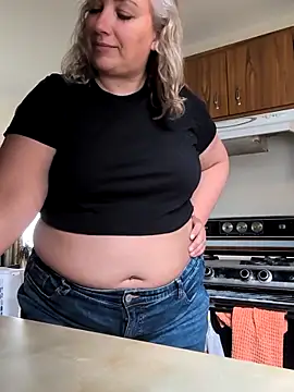 Snapshot of Canadian_BBW chatting on June 2026 09:42:02 PM Canadian BBW online show from June 2026 09:42:02 PM