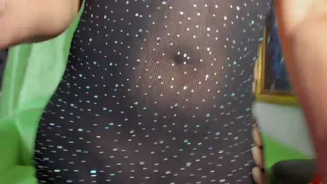 Snapshot of mia_beatles chatting on February 2025 07:03:01 PM mia beatles online show from February 2025 07:03:01 PM