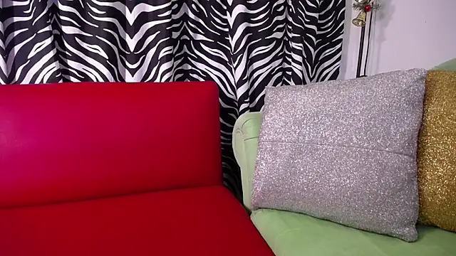 Snapshot of mia_beatles chatting on November 2025 04:18:02 PM mia beatles online show from November 2025 04:18:02 PM