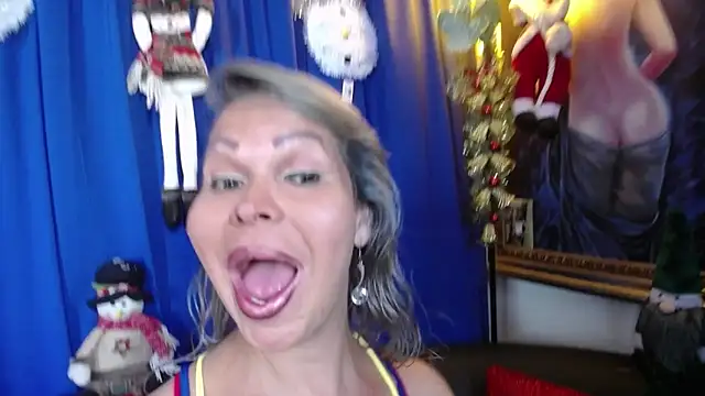 Snapshot of mia_beatles chatting on December 2025 04:37:02 PM mia beatles online show from December 2025 04:37:02 PM