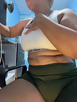 Snapshot of maymercy chatting on November 2025 03:55:01 PM maymercy online show from November 2025 03:55:01 PM