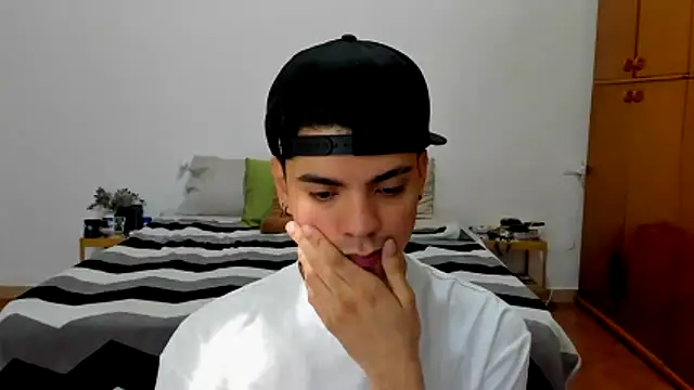 Snapshot of dylancrugerx chatting on May 2026 02:44:02 PM dylancrugerx online show from May 2026 02:44:02 PM